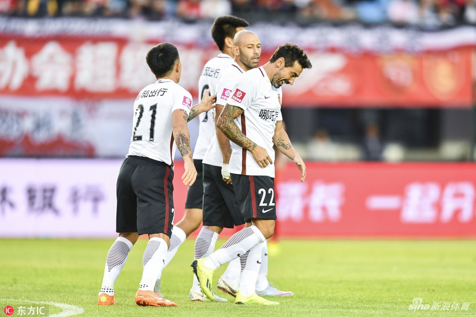 队友祝贺拉维奇