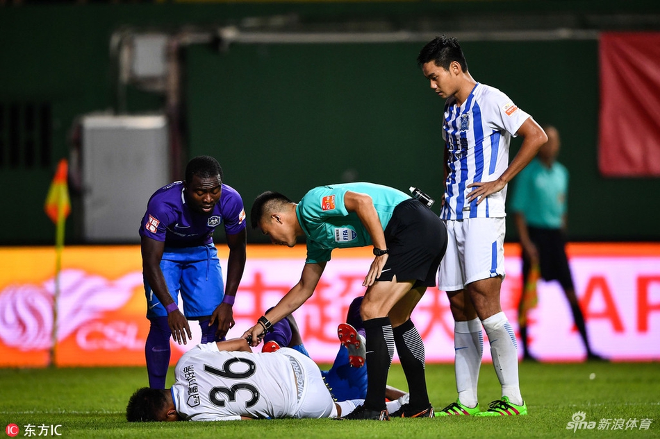 米克尔和黄政宇相撞