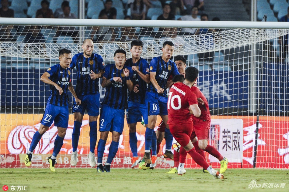 帕托主罚任意球