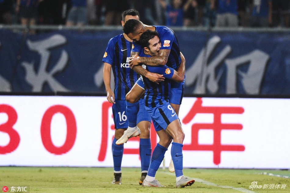 埃德尔拥抱特谢拉