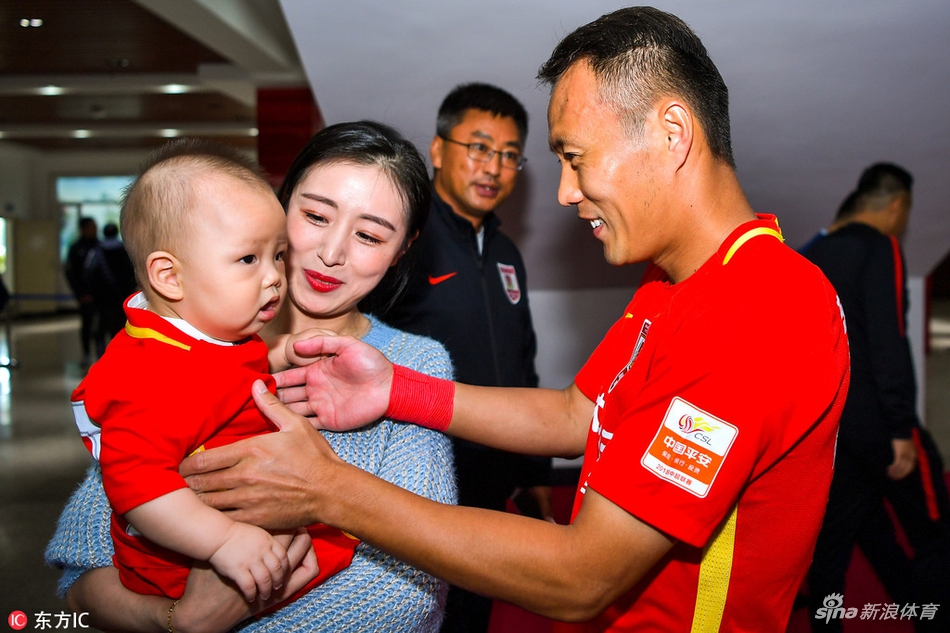 范晓东携带妻儿