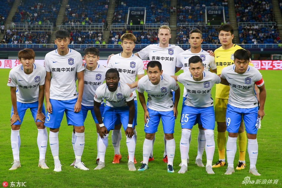 泰达神奇首发合影