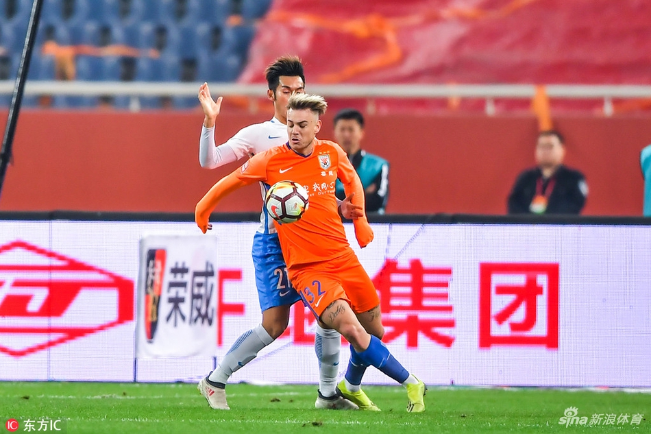 格德斯摆脱对手