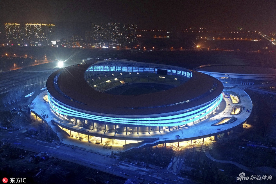 卓尔新主场完工在即夜景美丽