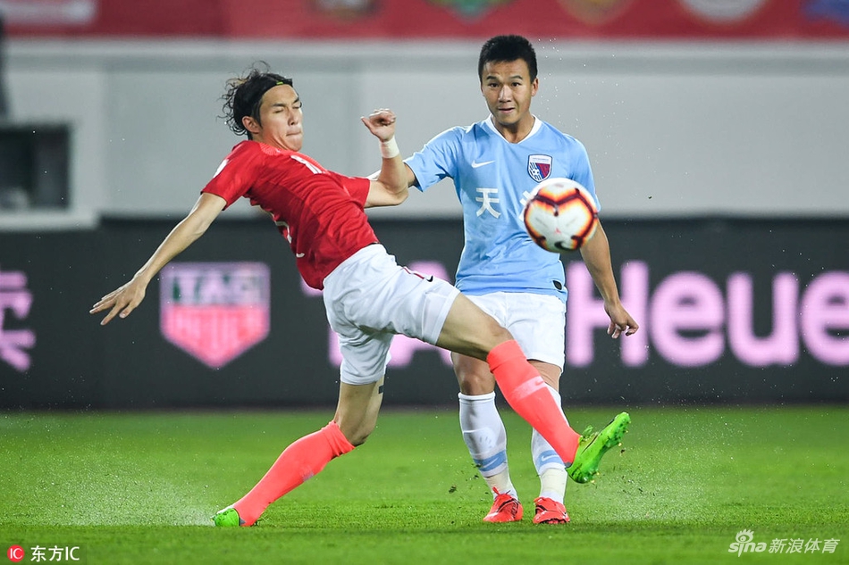 张修维拼抢姚均晟