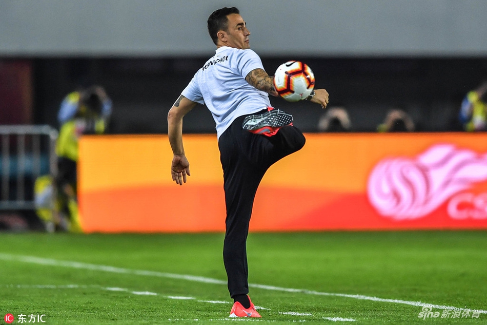 卡纳瓦罗秀脚法