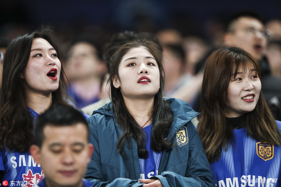 中超第一颜值！苏宁球迷小姐姐助威