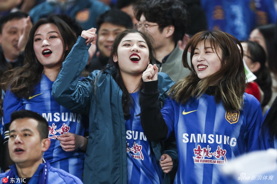 中超第一颜值！苏宁球迷小姐姐助威
