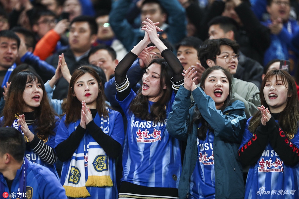 中超第一颜值！苏宁球迷小姐姐助威