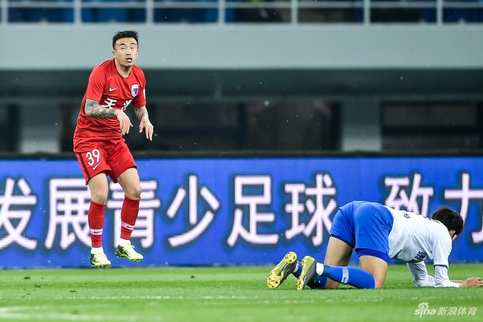 王永珀铲倒谢维军