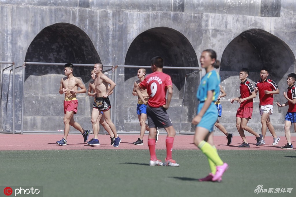 中国足球靠武术？探访塔沟武校足球队