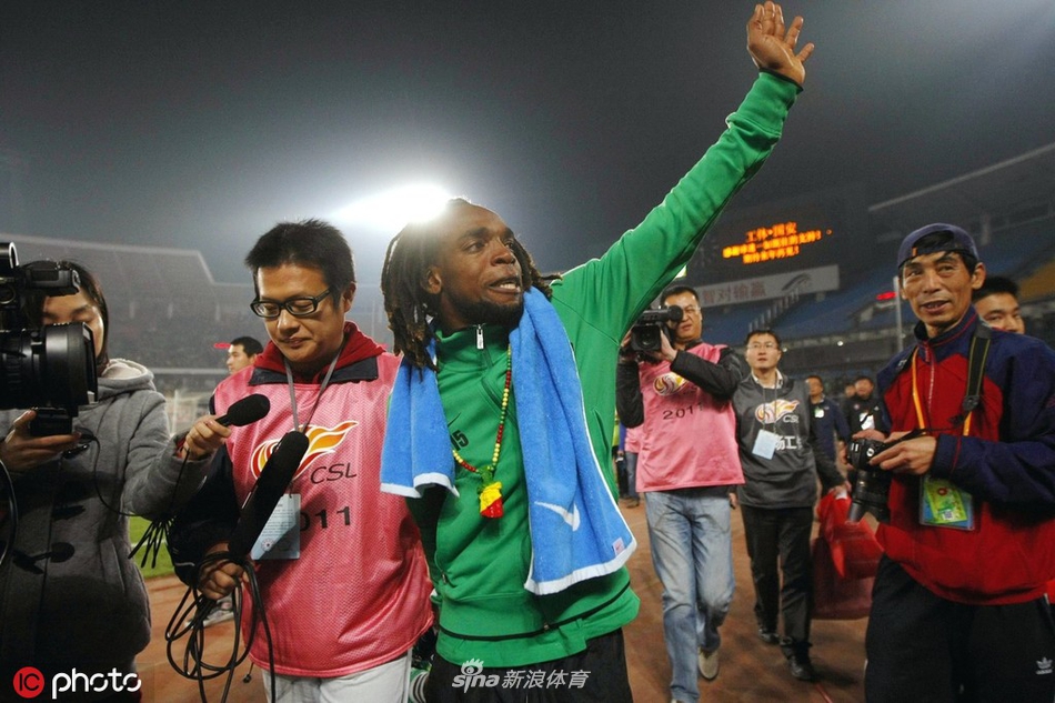 告别国安时潸然泪下