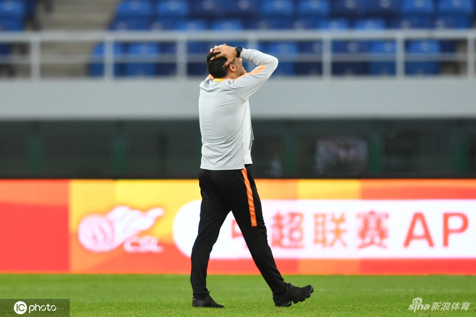 抱头 掩面 沮丧 绝望 人和将帅心如死灰