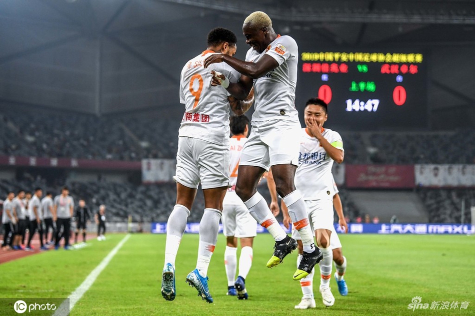 拉斐尔和埃弗拉破门