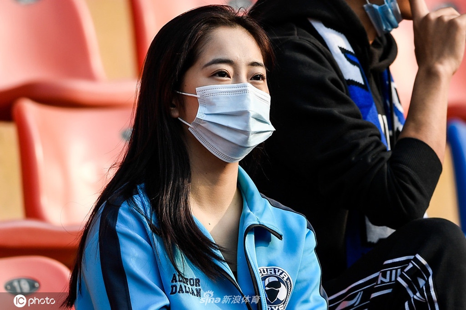 球迷看台美女云集