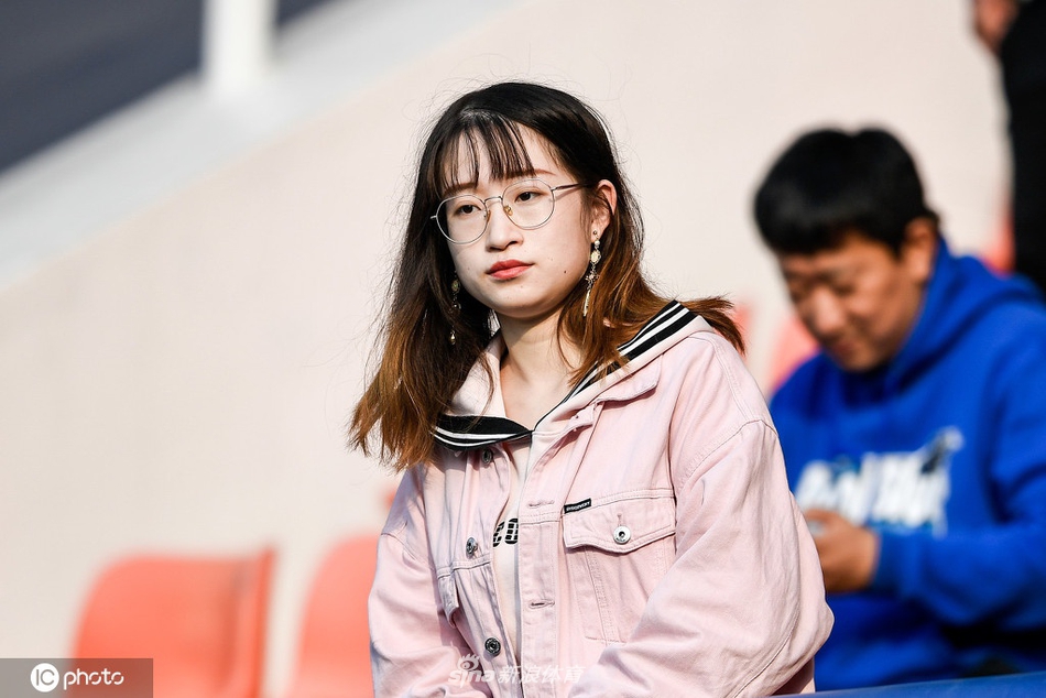 球迷看台美女云集