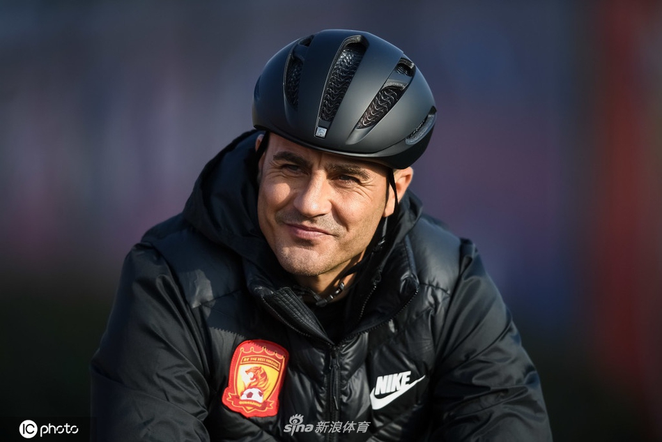 "老司机"上线 卡纳瓦罗赛区内骑行锻炼