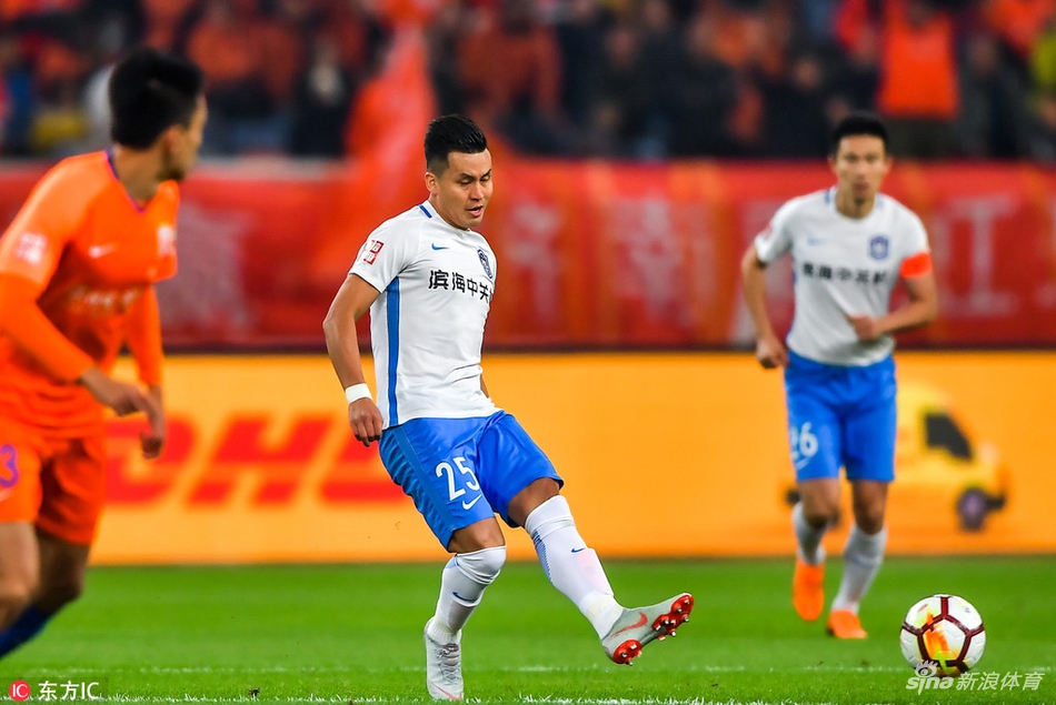 买提江在比赛中出球