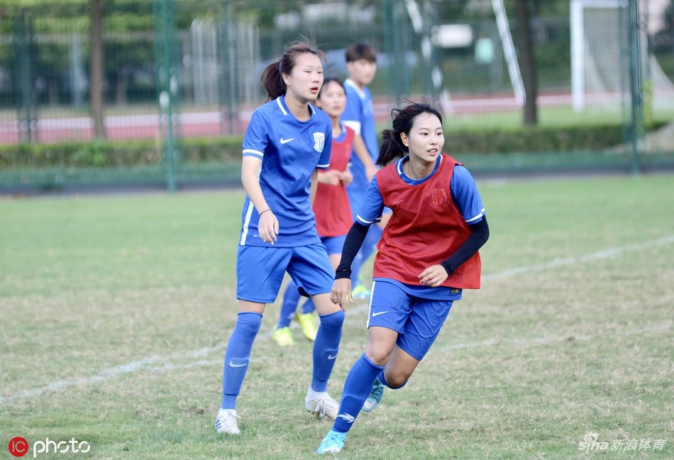 申花女足训练美少女熊熙人气高