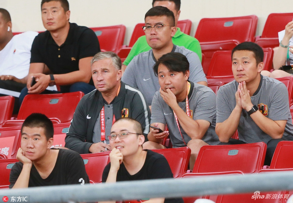 佩特莱斯库看台观战