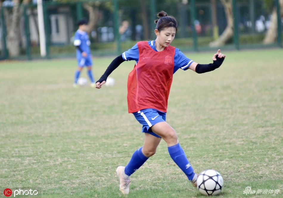 申花女足训练美少女熊熙人气高