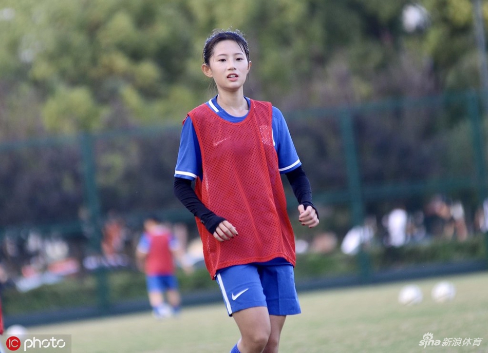 申花女足训练美少女熊熙人气高