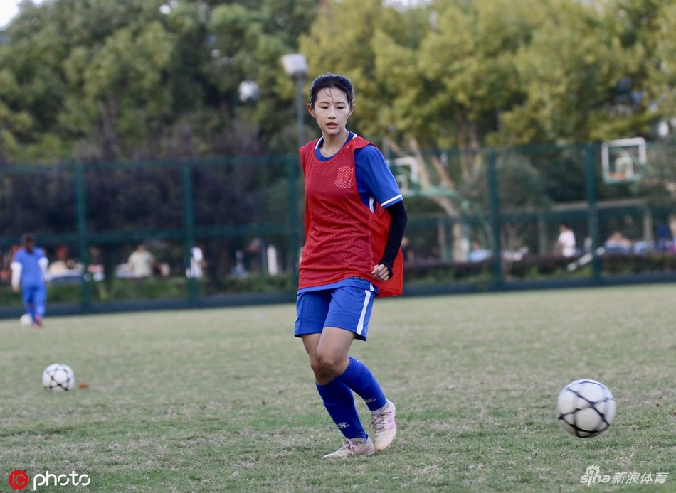 申花女足训练美少女熊熙人气高