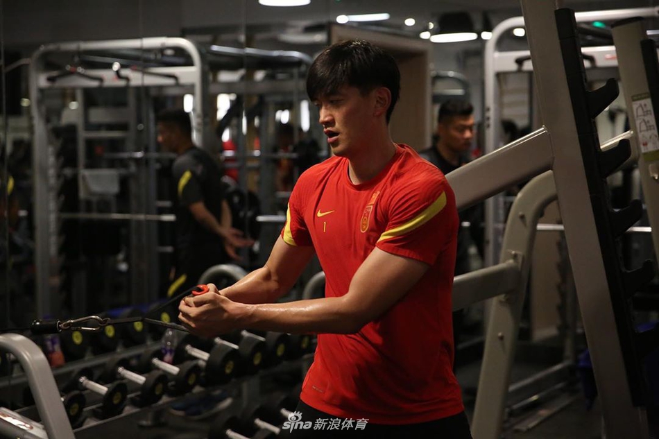 国足结束隔离国脚晒自拍