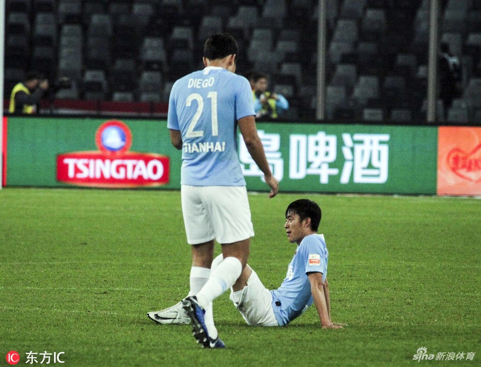 天海球员瘫倒