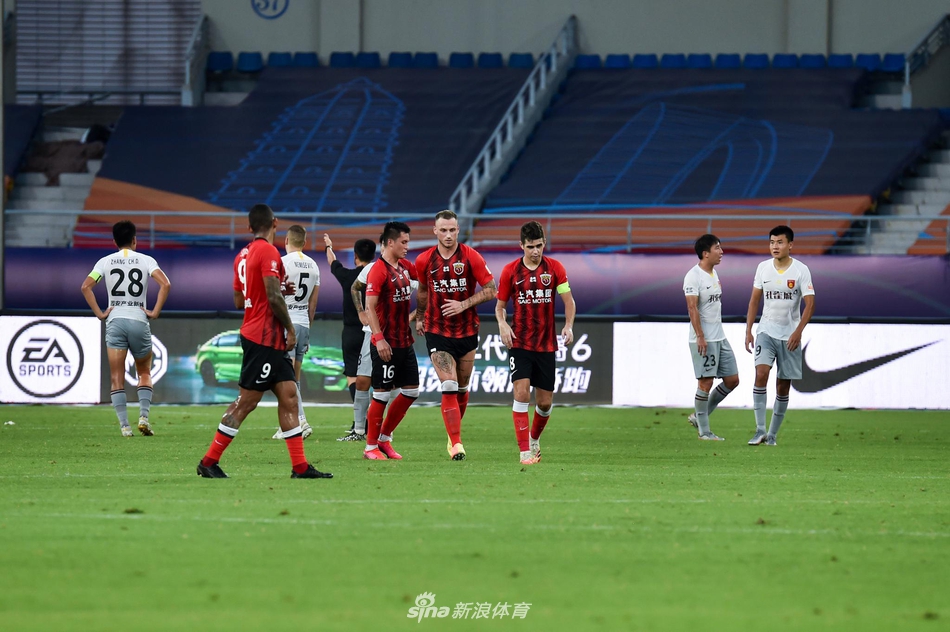 [中超]上海上港4-0华夏幸福