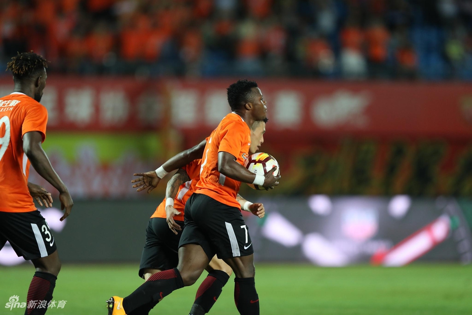 马西卡扳回一球