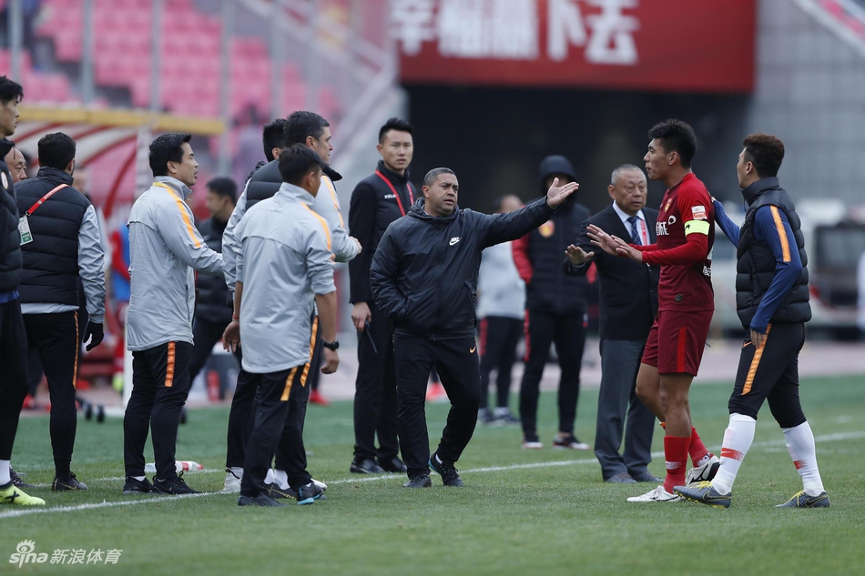 教练组表达不满