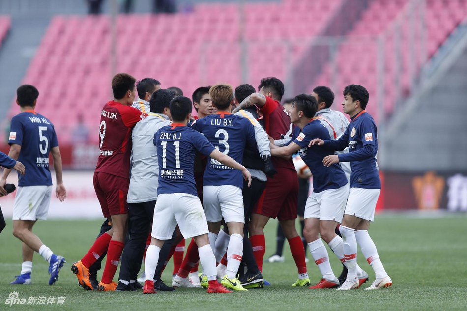 双方赛后爆发冲突