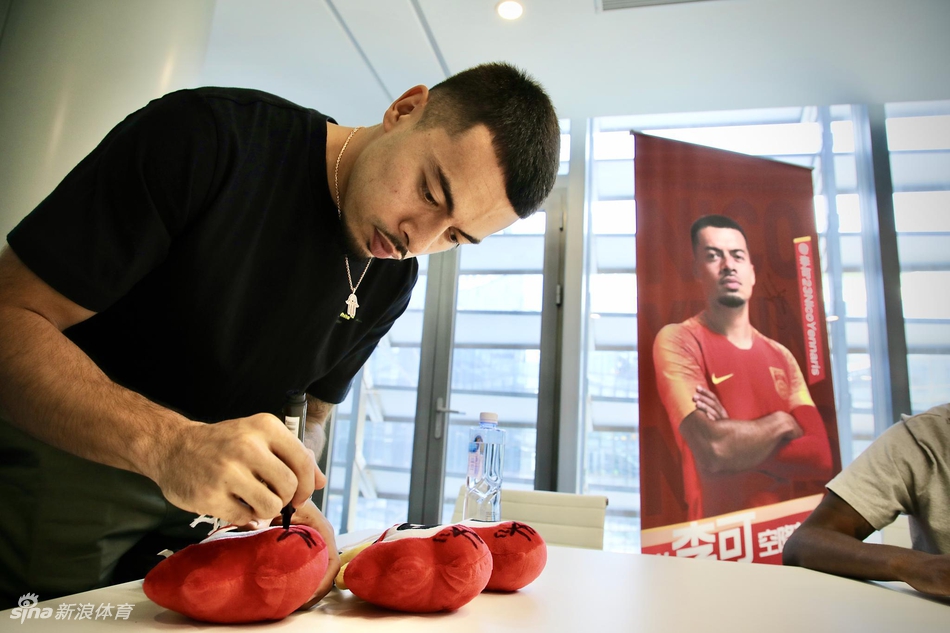 国安国脚李可空降新浪