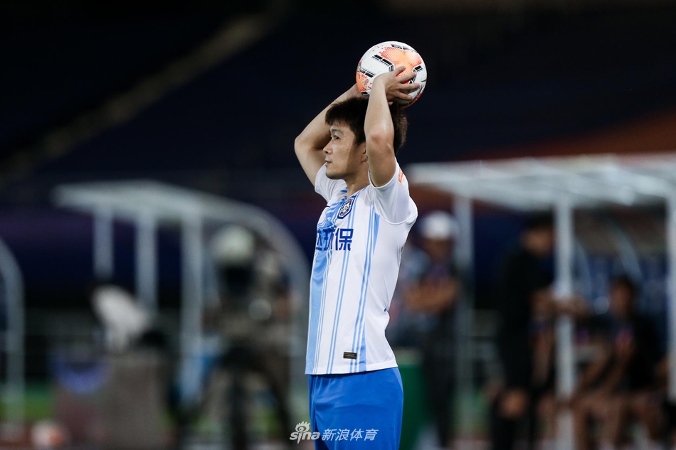 赵宏略发界外球