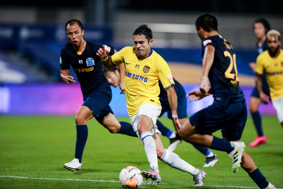 埃德尔持球突破