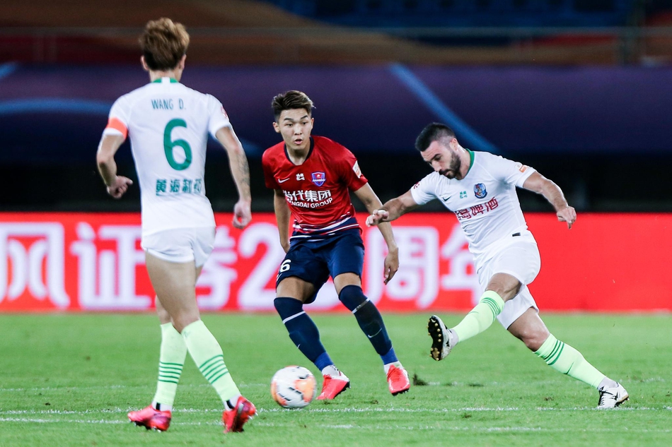 亚历山德里尼出球