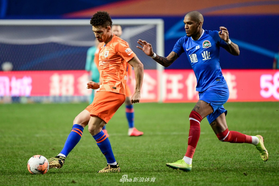 卡兰加盯防莫伊塞斯