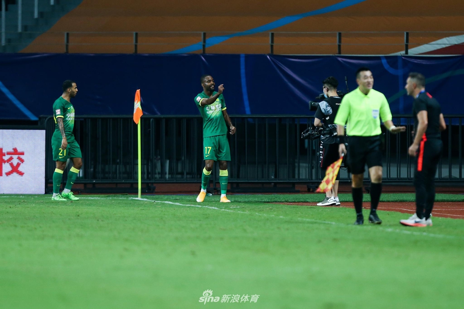 巴砍布庆祝进球