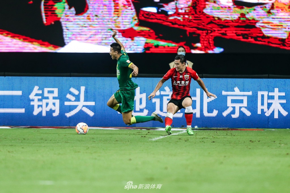 王刚禁区线上被放倒