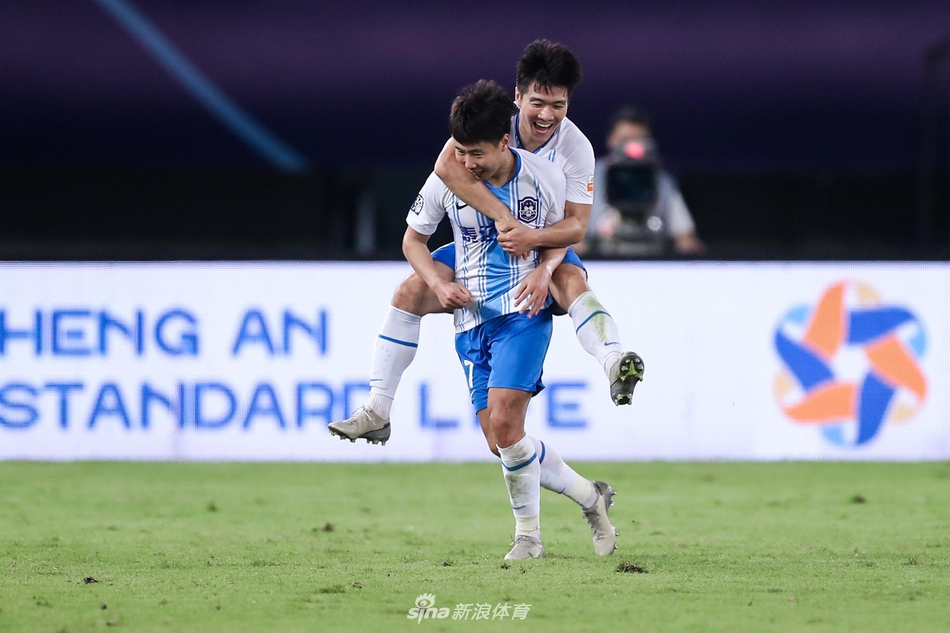 惠家康庆祝进球