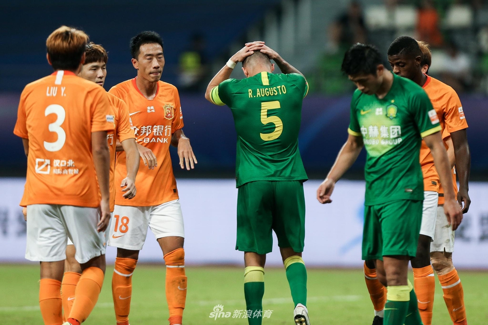 奥古斯托失落背影