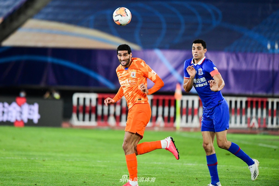 费莱尼头球摆渡