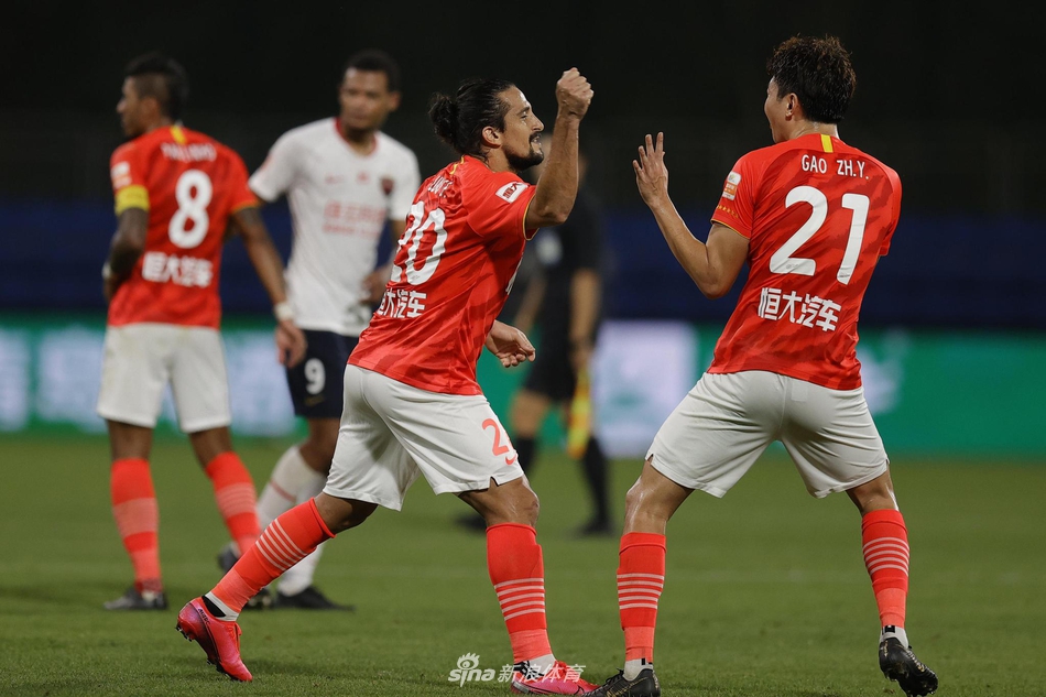 洛国富高准翼打闹