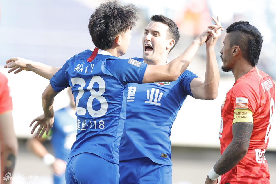 周定洋和马兴煜庆祝