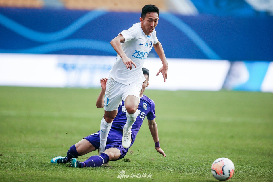 孙国文躲过放铲