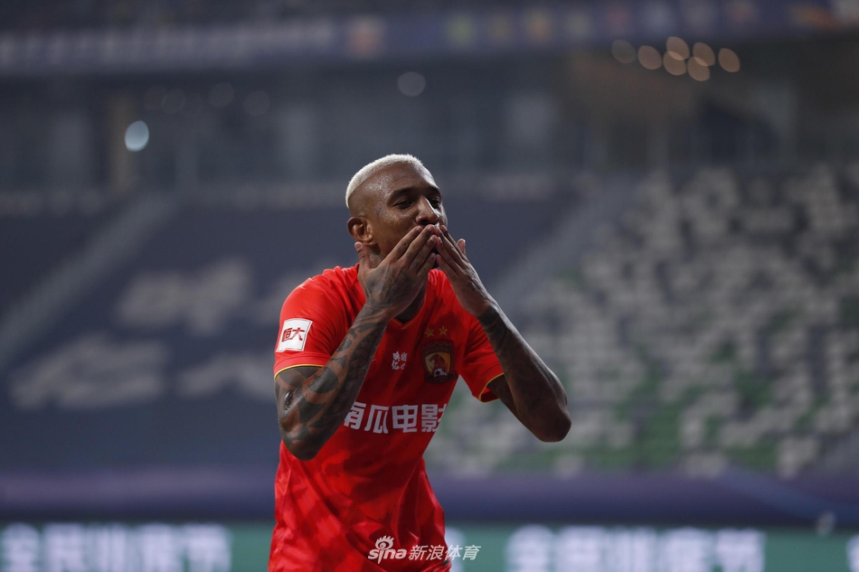 塔利斯卡庆祝进球