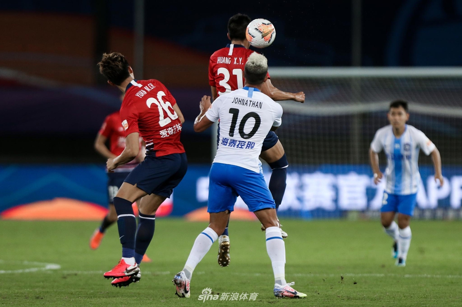 黄希扬与乔纳森争顶