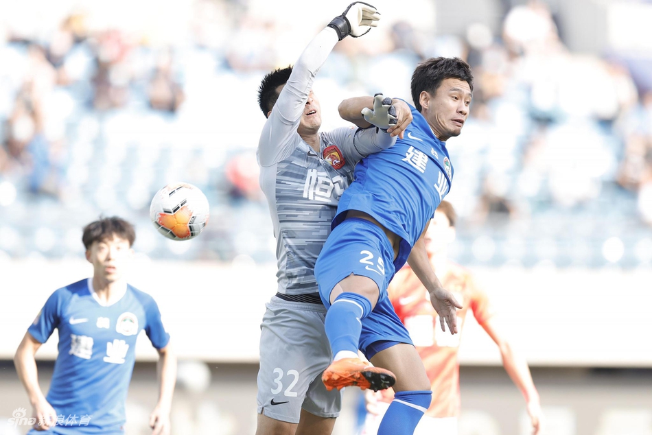 陈灏冲撞守门员