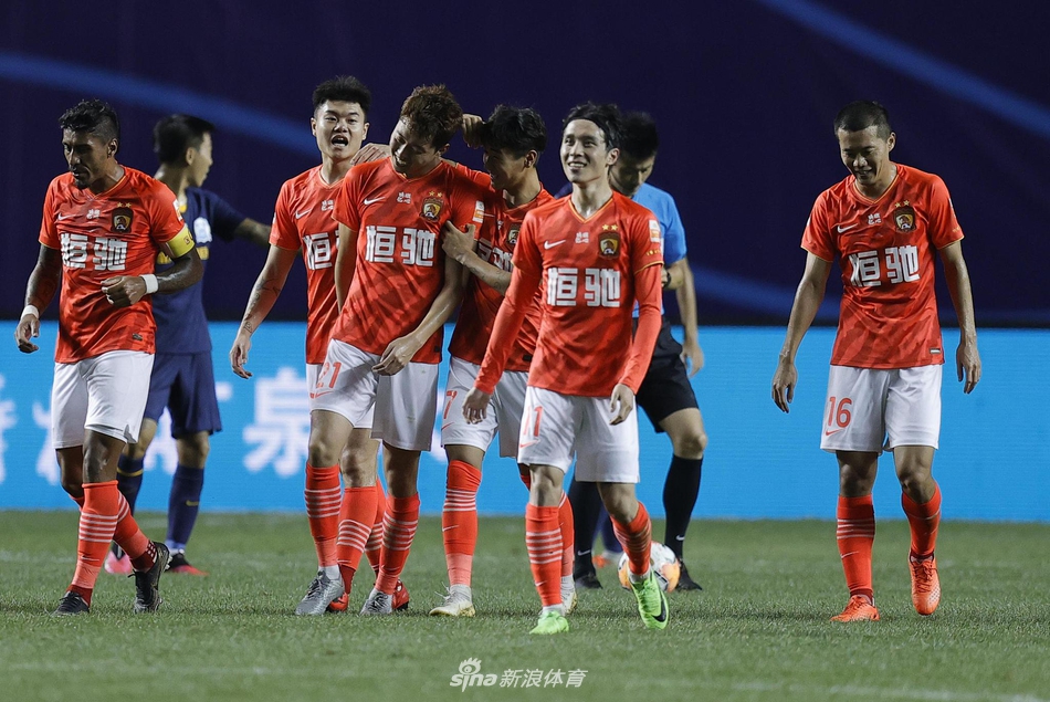 高准翼与队友庆祝